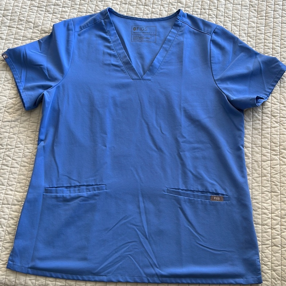 Figs 2- pocket Scrub top